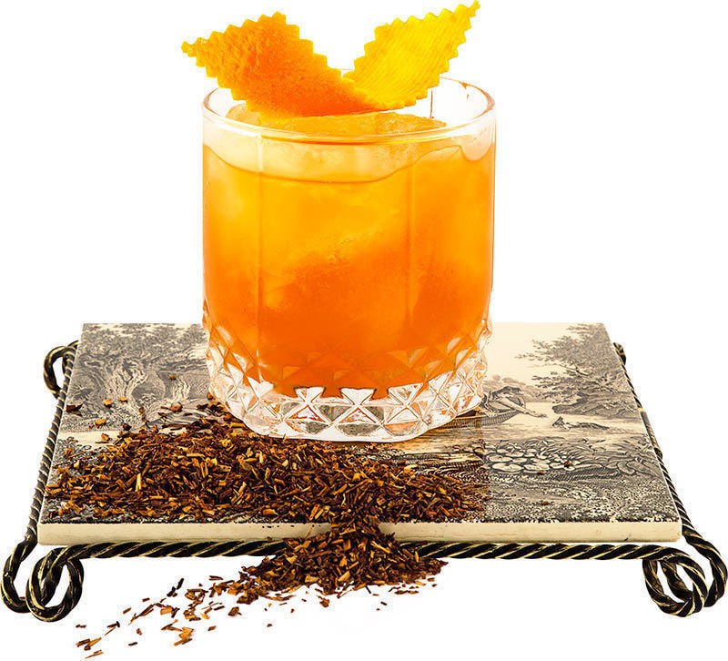 Ирландский олд фешен Положи в рокс кубик тростникового сахара и капни ангосту...