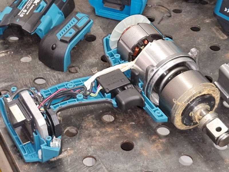 Макито. Makita hp1640. Дрель Макита 6413 статор щетки. Переключатель Макита дрель hp1630. Корпус дрели Макита hp1640.