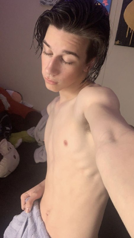 Ер адам қыздың эротикасын құмарта сипады Doyki com үлкен письки бар сексуалды