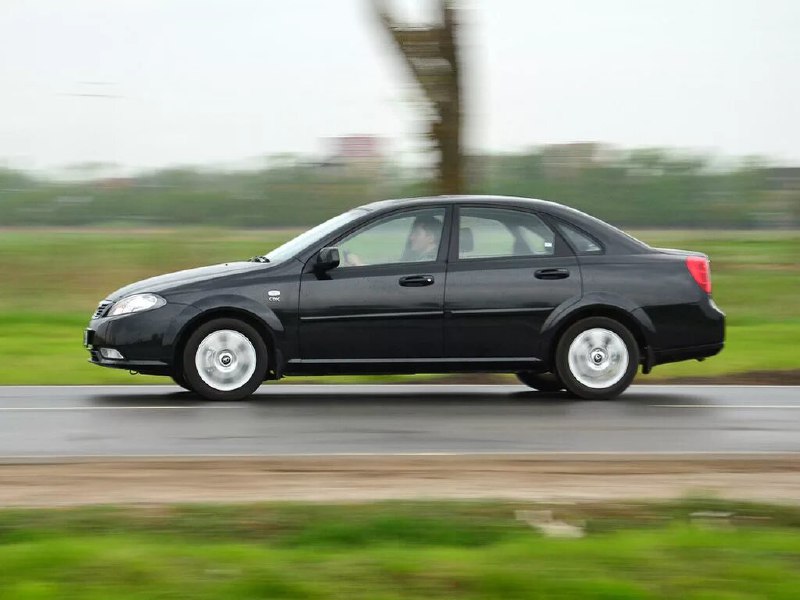 Chevrolet Lacetti сбоку