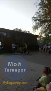 Хотелось бы узнать по каким дням выступают эти музыканты, сегодня они выступа...