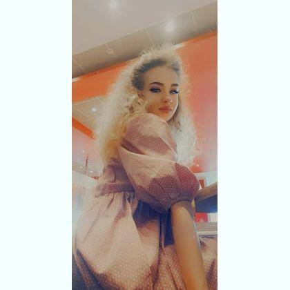 Yangi Kiki Minaj porno Oq külotlu çoraplar va külotlarning fotosurati