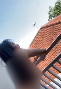 suasana ngeue di balkon gk peduli kalo diliat orang https://dood.li/e/4j5s2py...