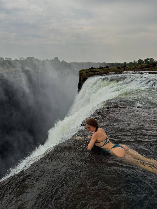 Оля сок. Devil's Pool, Замбия.