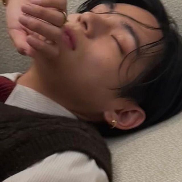 любишь тэхена и все о нем!? тебе однозначно туда  прекрасный канал по тэхену ...