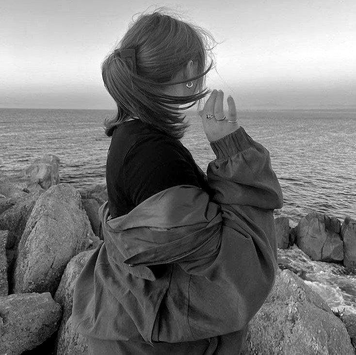 - أشعر باللاشيء، لا الأصدقاء ولا العائلة لا الطُرق ولا نفسي، ألا يمكن أن أذهب...