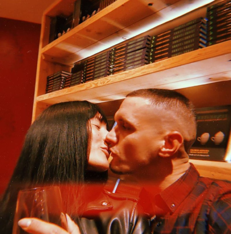 Yosh, jozibali qoramagizlar ishtirokidagi jinsiy porno video Ichkaridan porno bachadon orgazmi