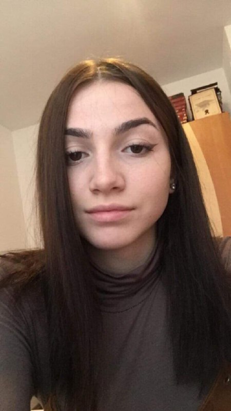 İsmi Daria. Tam bir beyaz rus , takipçimiz tinderdan düşürmüş ...