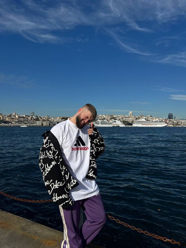 Неприятный канал. Приятный и неприятный человек. Человек воняет. Неприятный канал. Неприятный канал.