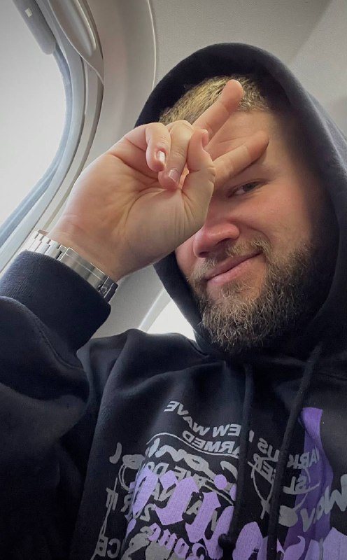 Человек воняет. Неприятный канал. Неприятный канал. Неприятный канал. Неприятный канал.