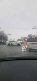 доехав до светофора у водителя внезапно заглох мотор