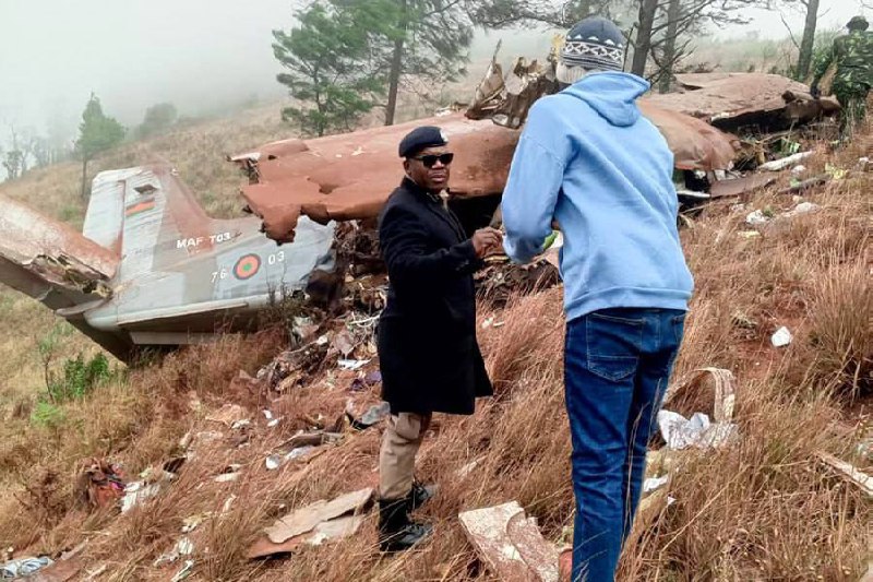 В авиакатастрофе с самолетом, на котором летели вице-президент Малави Саулос ...