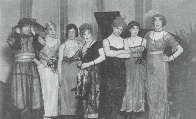 Мафия переодетых в женщин.   Банда преступников, маскировавшихся под женщин а...