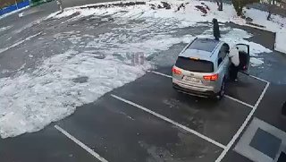 В Челябинске водила переехал упавшую старушку, которая незадолго до этого пос...