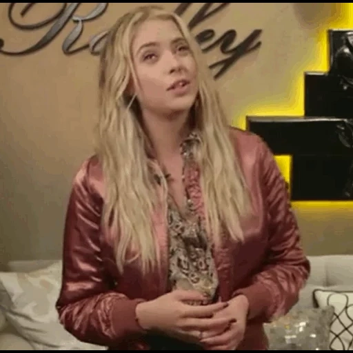 Ashley Benson [ @AshleyVBenson ] sticker 51