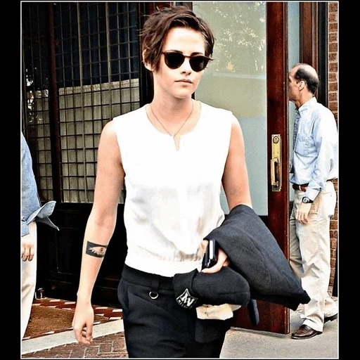 ᵏʳᶤˢᵗᵉᶰ ˢᵗᵉʷᵃʳᵗ • ᵉʳᵉᶜᵃ [ @vampire_feri ] sticker 16