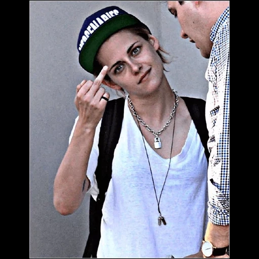 ᵏʳᶤˢᵗᵉᶰ ˢᵗᵉʷᵃʳᵗ • ᵉʳᵉᶜᵃ [ @vampire_feri ] sticker 18